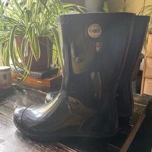 Lightly worn UGG rainboots